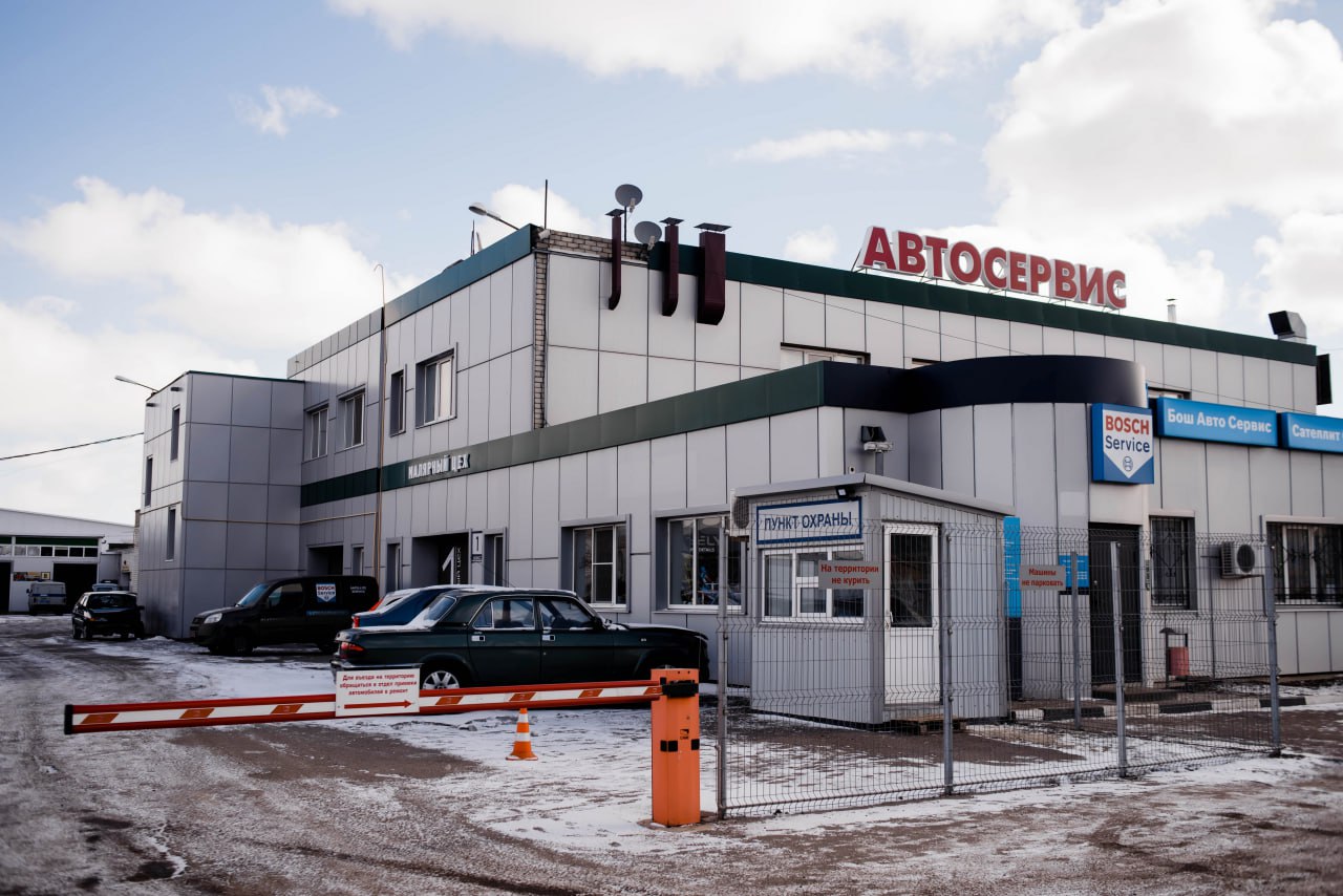 Въезд на территорию СТО в Белгороде на ул. Серафимовича 75